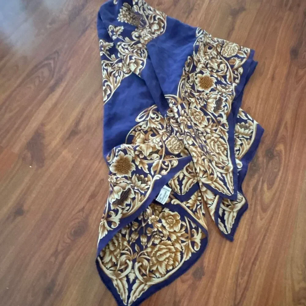 Museum of fine arts Boston 100% silk scarf, floral Navy tan made in Japan